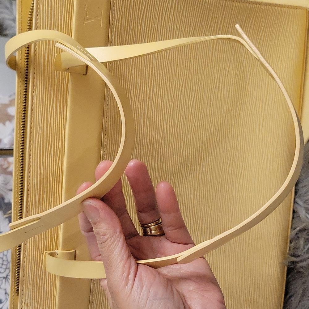 LV Epi Yellow handbag - Picture 11 of 17